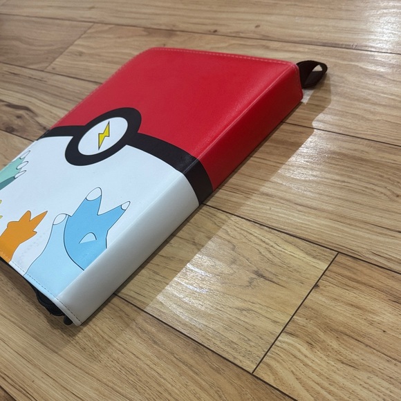 Pokémon Card Binder - Picture 4 of 4